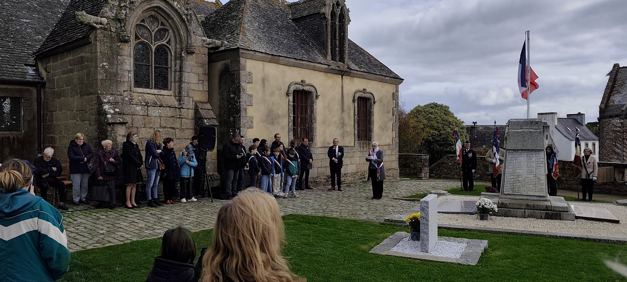 Commmoration du 11 novembre  Plougasnou. Phot pyb29