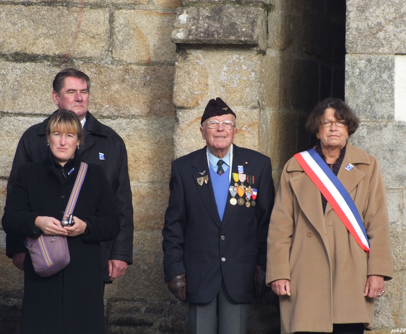 De droite � gauche : Mme Martine Le Doar� Maire Adjointe, Jean Le Guen,  Karine Le Jeune et Marc Cazoulat.