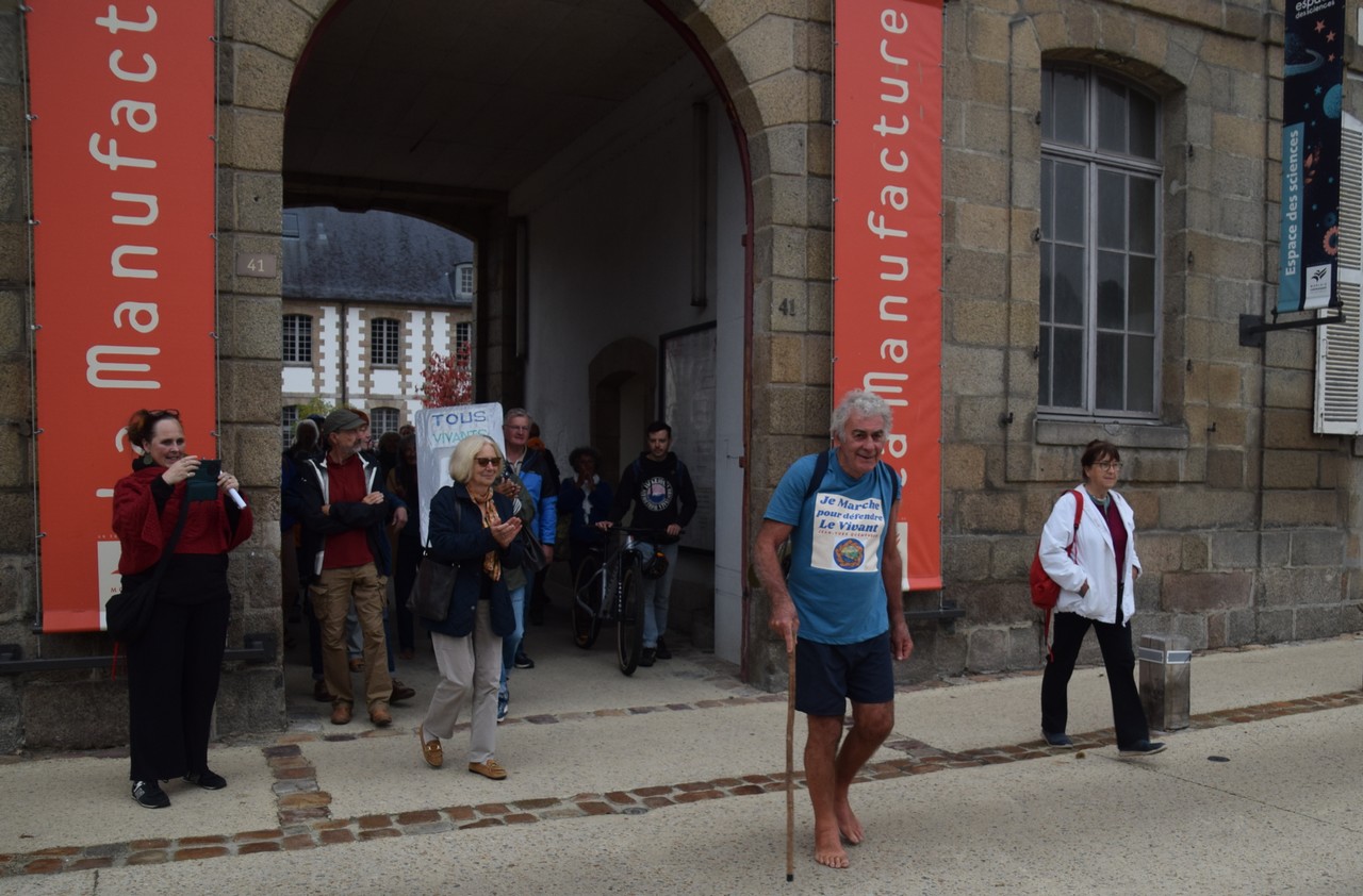 Les premiers pas de Jean-YYves Qu�m�neur vers la capitale.Photo pyb29