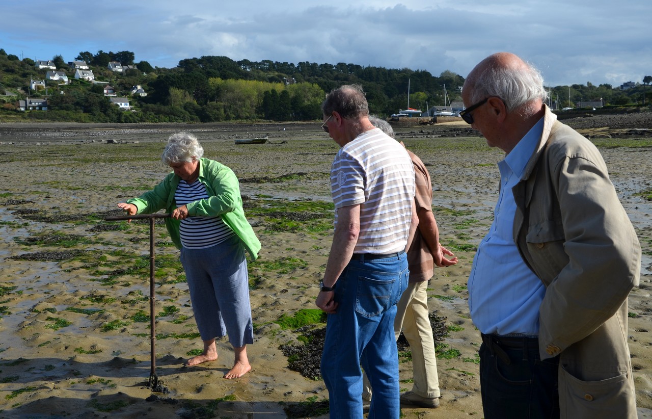 Odile Gu�rin, Eric Robillot et Christian Millet dans l'Anse de Primel. Photo pyb29